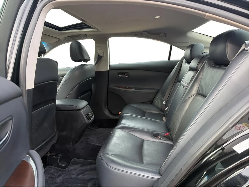 2011 Lexus ES 5th Gen - Image 9 of 17