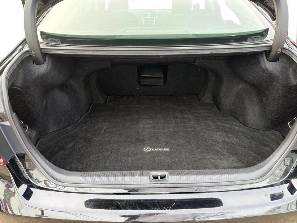 2011 Lexus ES 5th Gen - Image 13 of 17