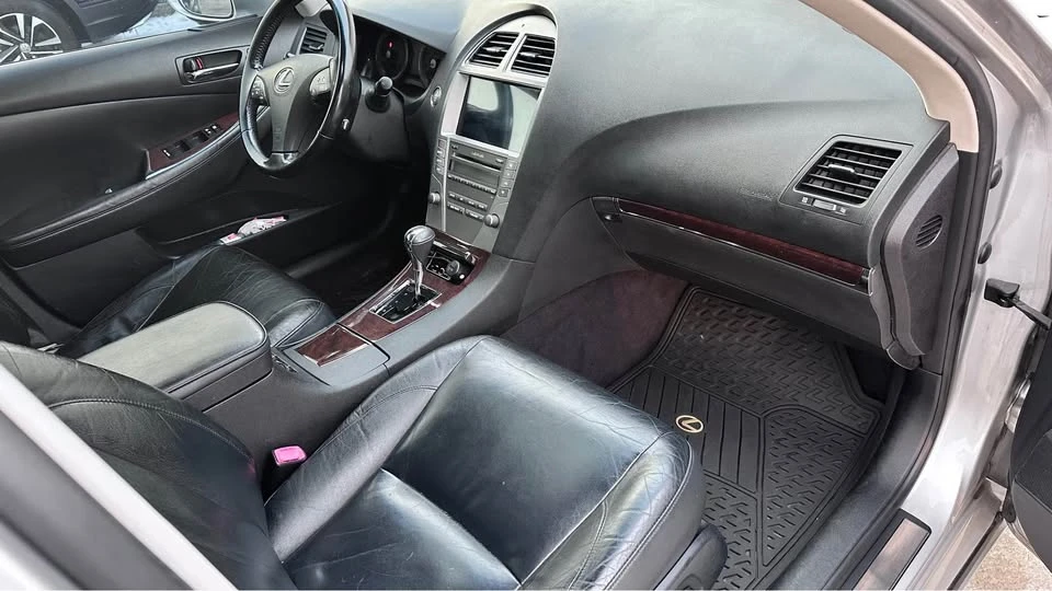 2011 Lexus ES 5th Gen - Image 18 of 19