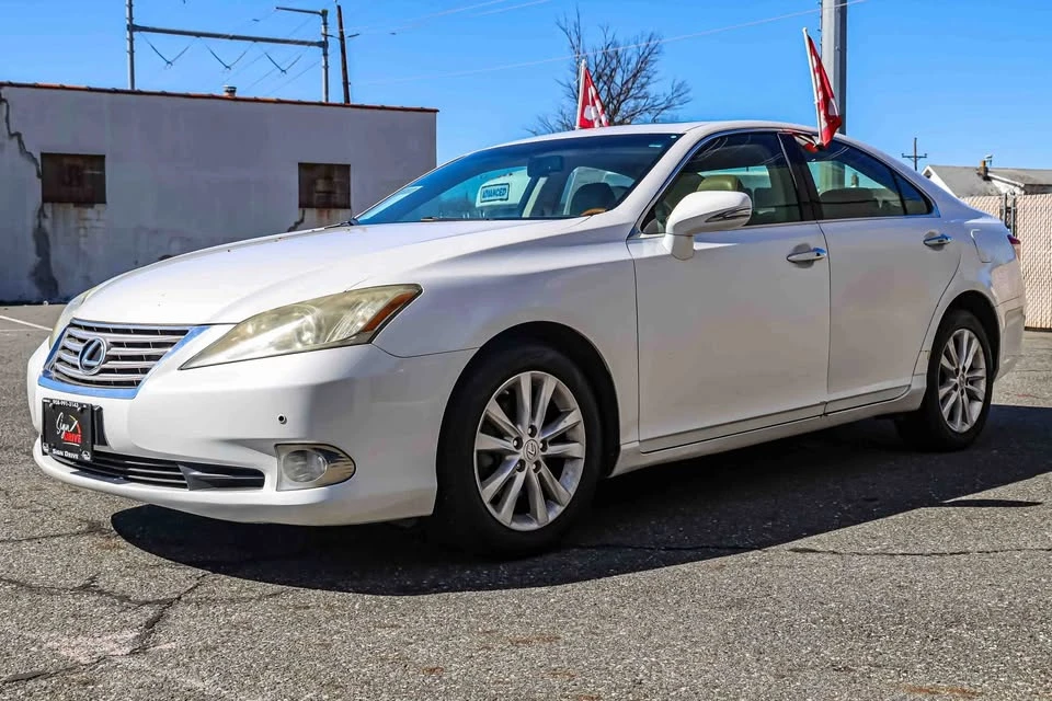 2011 Lexus ES 5th Gen - Image 3 of 20