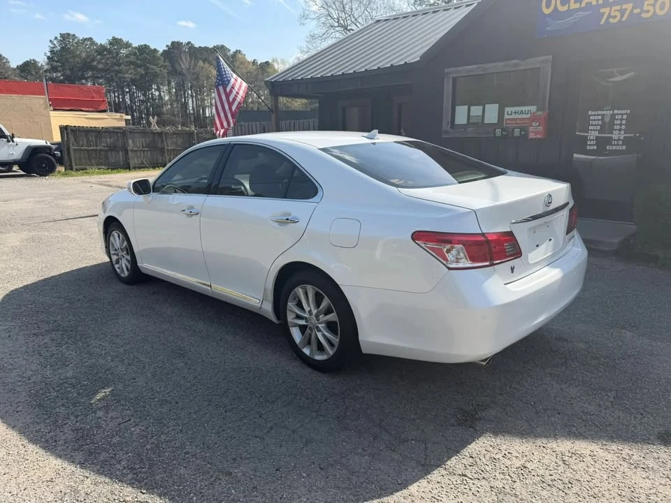 2011 Lexus ES 5th Gen - Image 3 of 20