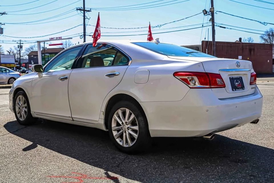 2011 Lexus ES 5th Gen - Image 4 of 20
