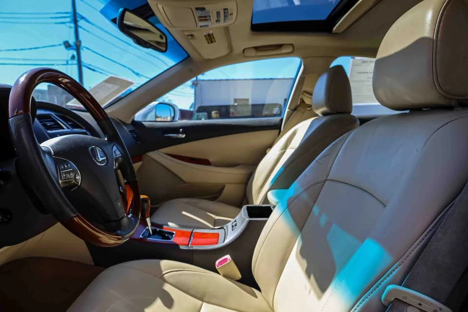 2011 Lexus ES 5th Gen - Image 9 of 20