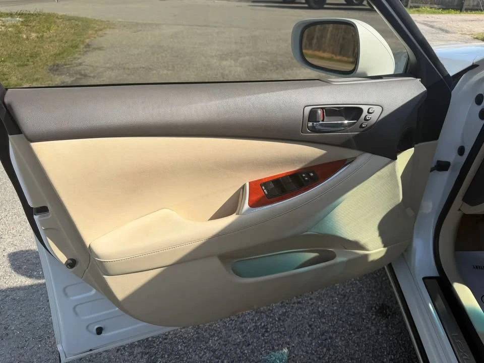 2011 Lexus ES 5th Gen - Image 15 of 20