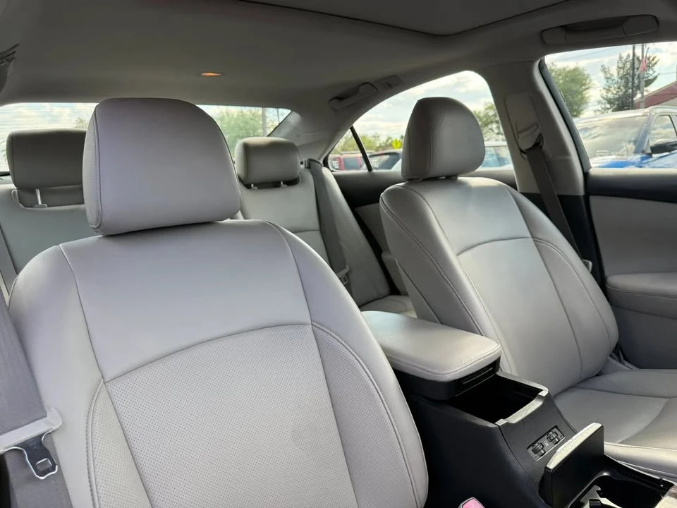 2011 Lexus ES 5th Gen - Image 15 of 20