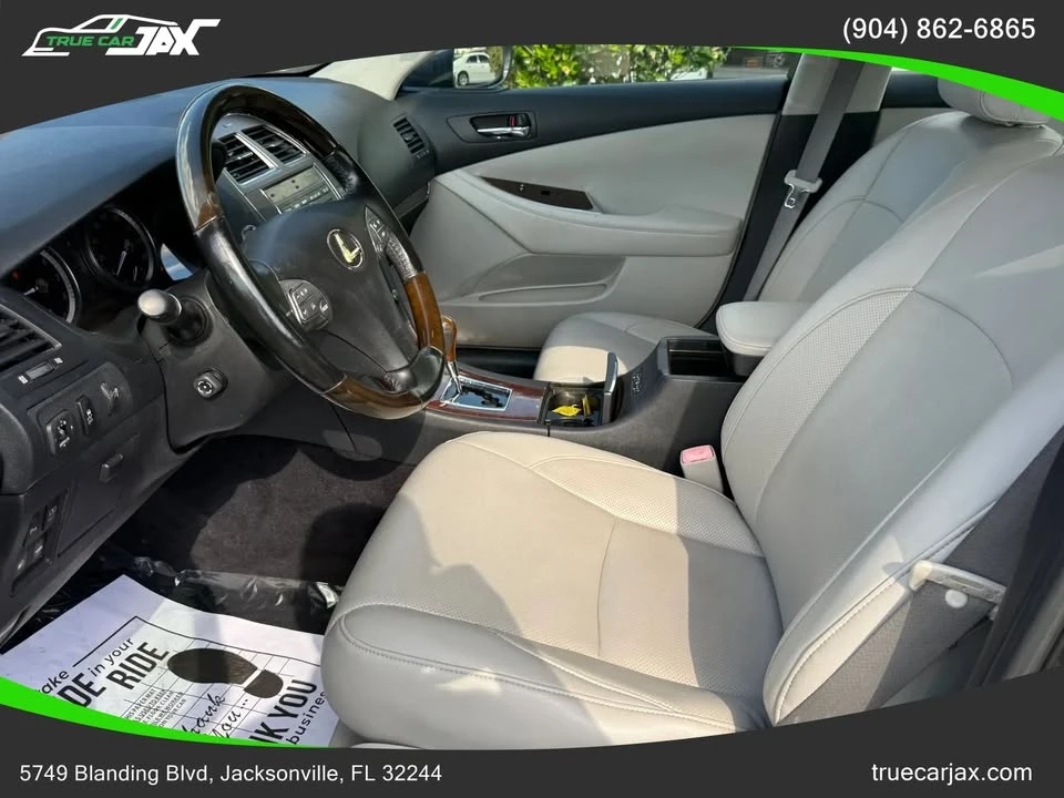 2011 Lexus ES 5th Gen - Image 11 of 19