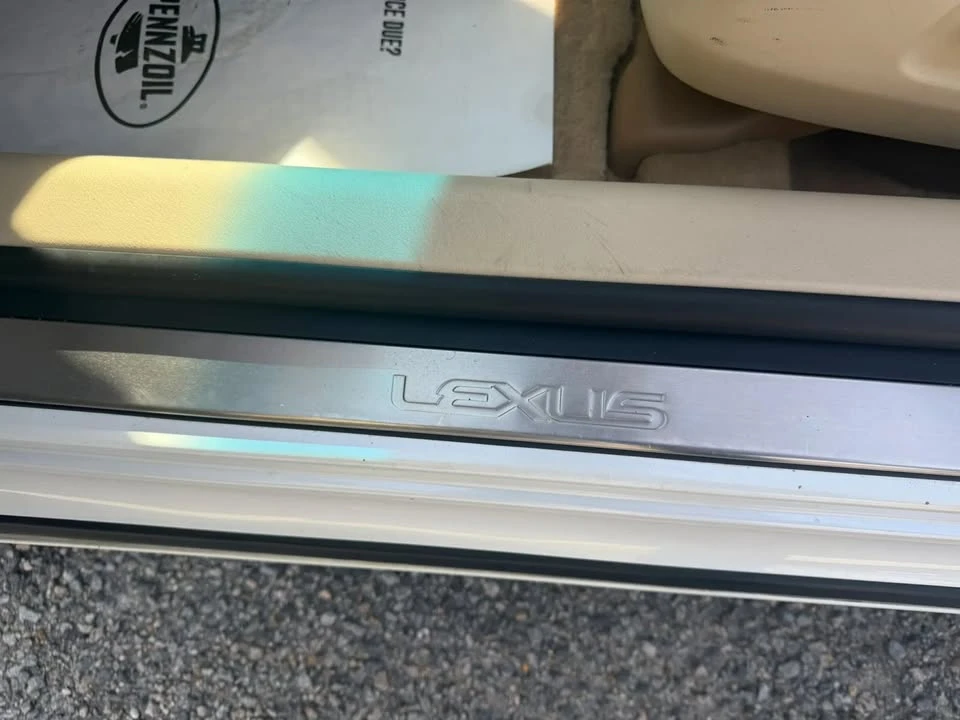 2011 Lexus ES 5th Gen - Image 16 of 20