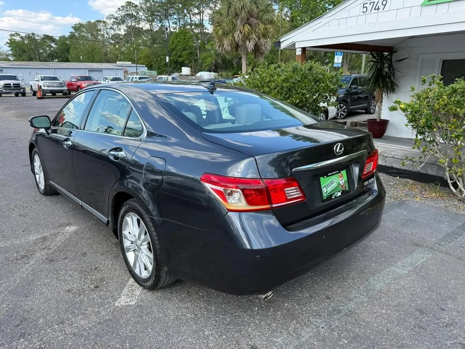 2011 Lexus ES 5th Gen - Image 5 of 20