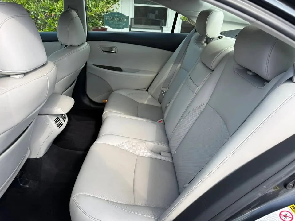 2011 Lexus ES 5th Gen - Image 12 of 20