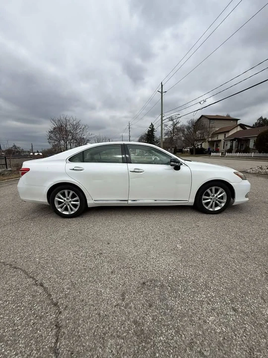2011 Lexus ES 5th Gen - Image 8 of 18