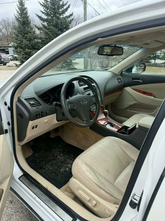 2011 Lexus ES 5th Gen - Image 11 of 18