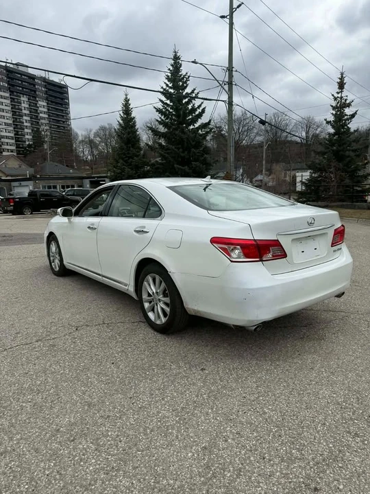 2011 Lexus ES 5th Gen - Image 6 of 18