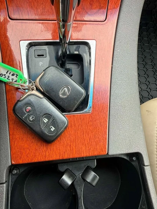 2011 Lexus ES 5th Gen - Image 16 of 18