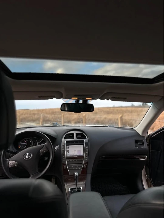 2011 Lexus ES 5th Gen - Image 3 of 9