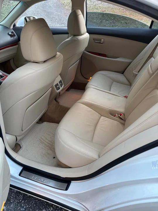2011 Lexus ES 5th Gen - Image 11 of 12