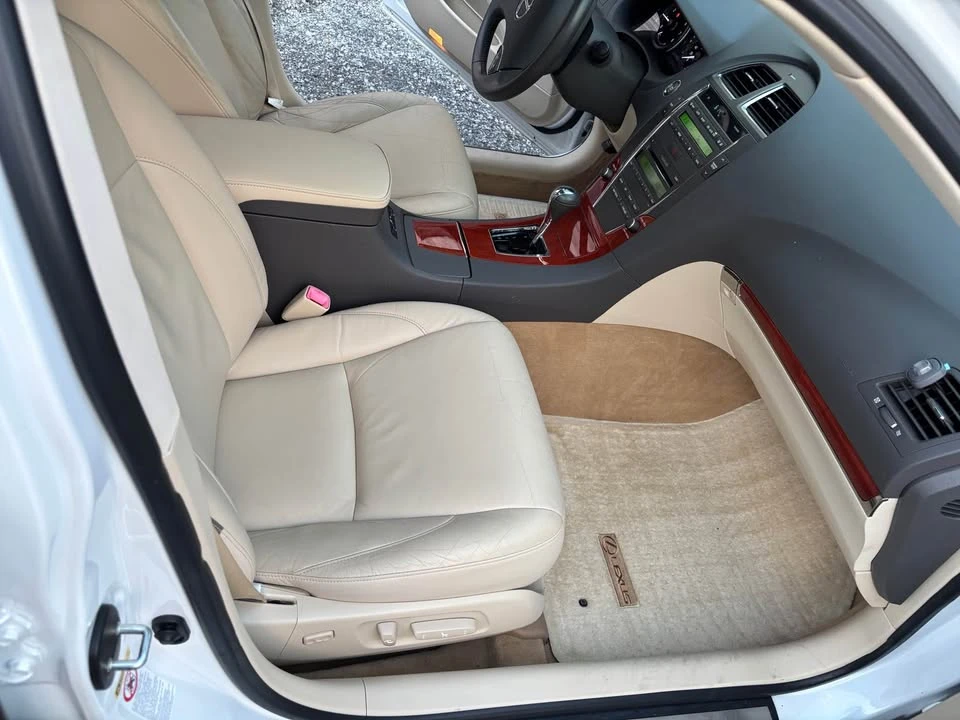 2011 Lexus ES 5th Gen - Image 10 of 12