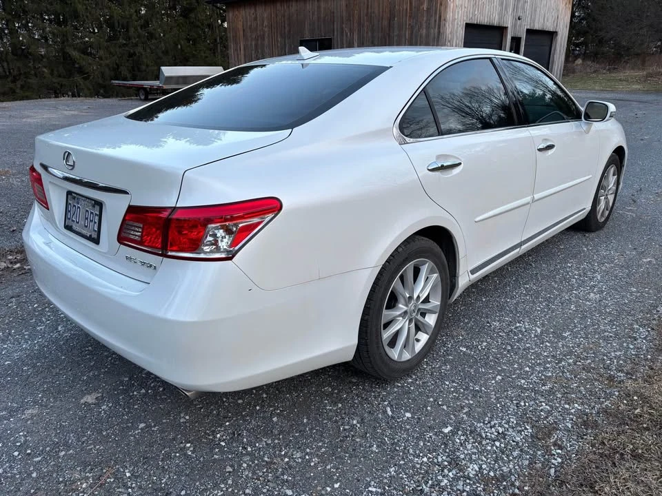 2011 Lexus ES 5th Gen - Image 5 of 12