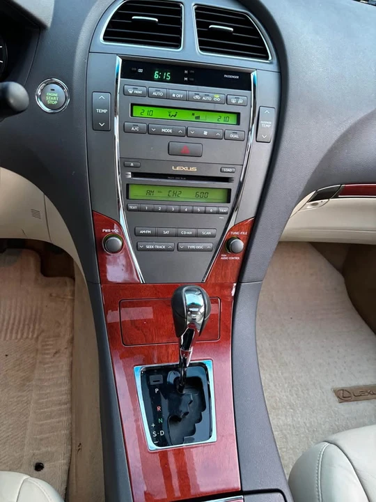 2011 Lexus ES 5th Gen - Image 8 of 12