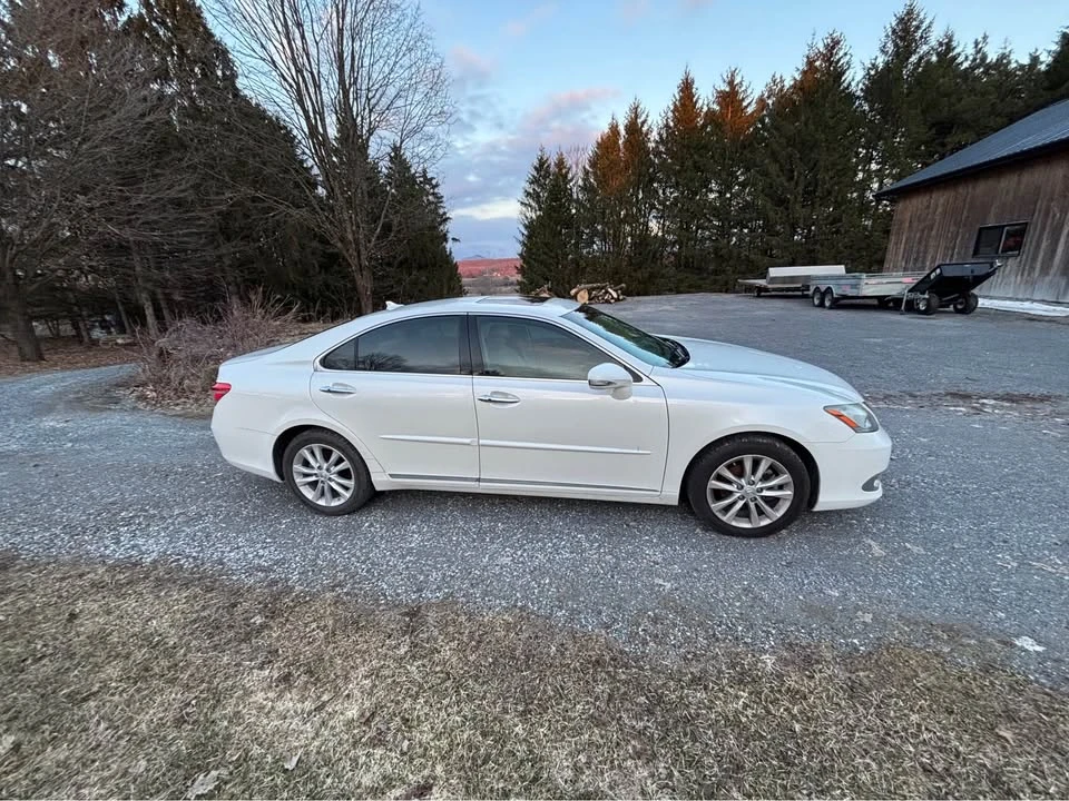 2011 Lexus ES 5th Gen - Image 2 of 12