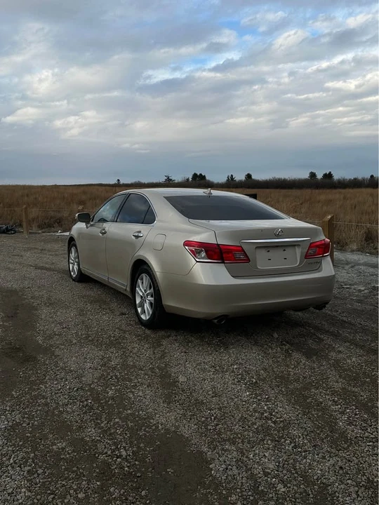 2011 Lexus ES 5th Gen - Image 2 of 9