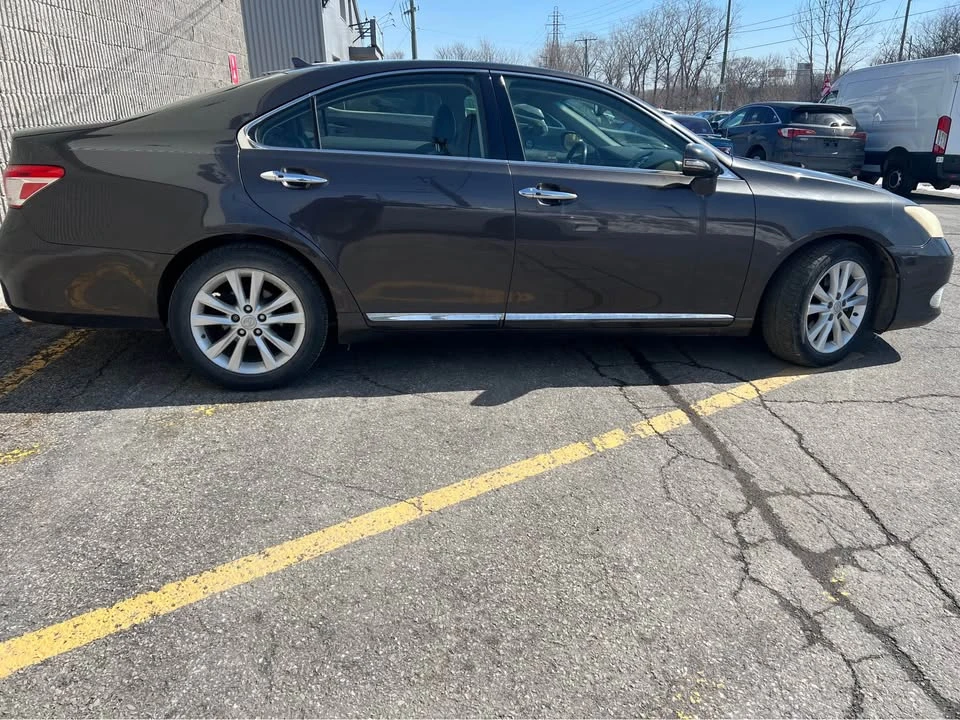 2011 Lexus ES 5th Gen - Image 4 of 9