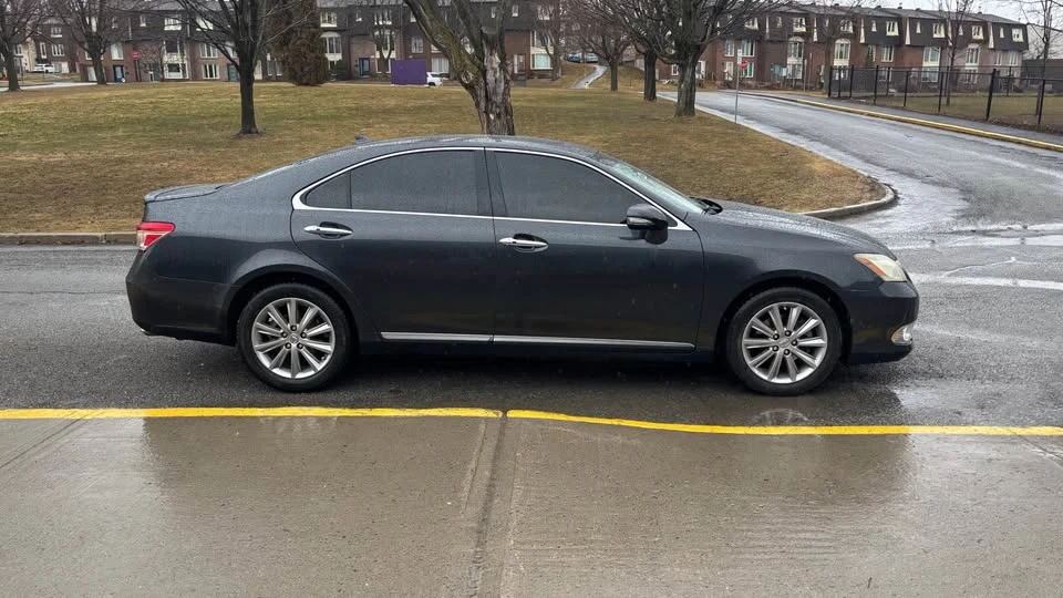 2011 Lexus ES 5th Gen - Image 2 of 10