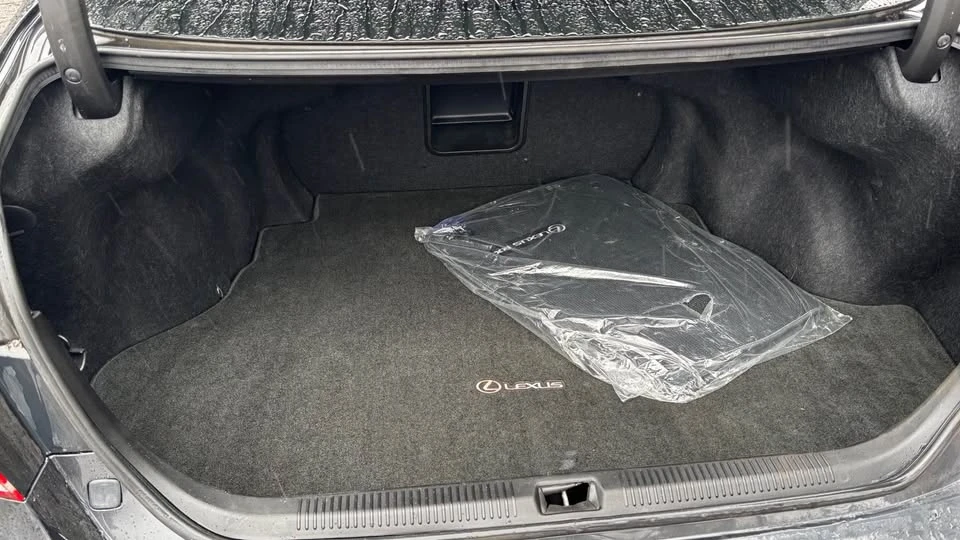 2011 Lexus ES 5th Gen - Image 6 of 10