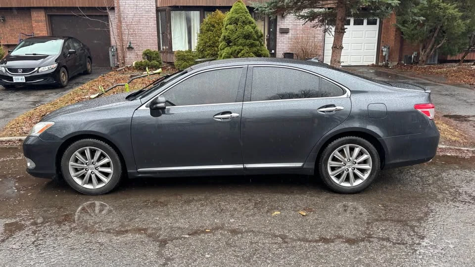 2011 Lexus ES 5th Gen - Image 3 of 10