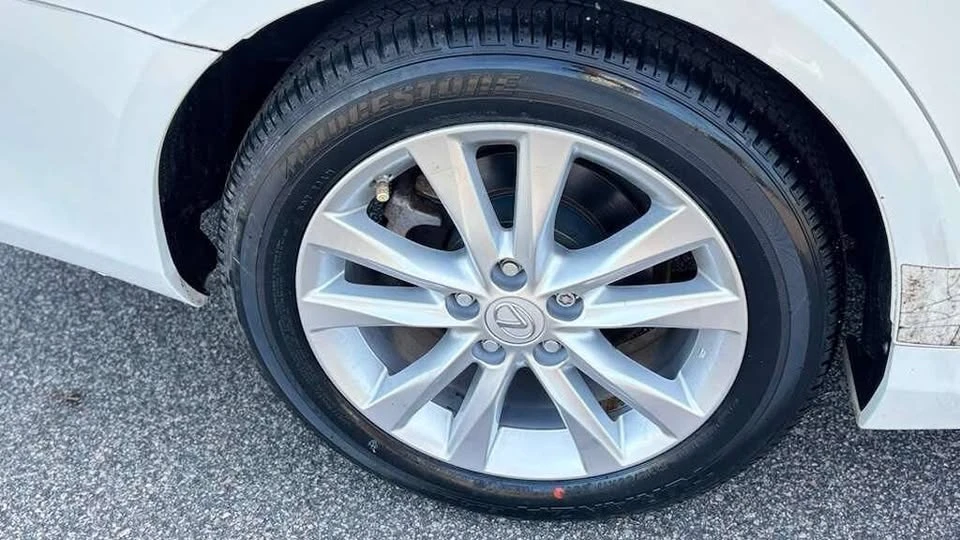 2011 Lexus ES 5th Gen - Image 19 of 20