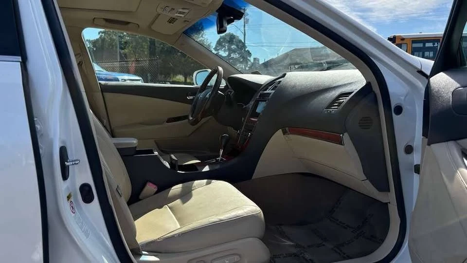 2011 Lexus ES 5th Gen - Image 12 of 20