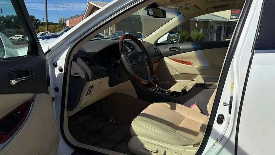 2011 Lexus ES 5th Gen - Image 14 of 20