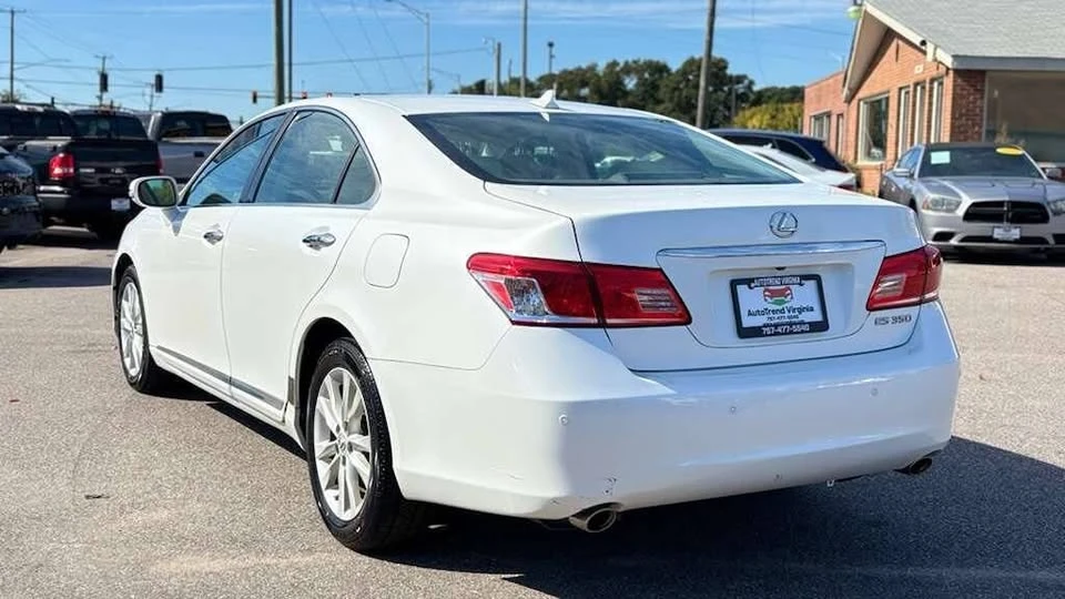 2011 Lexus ES 5th Gen - Image 8 of 20