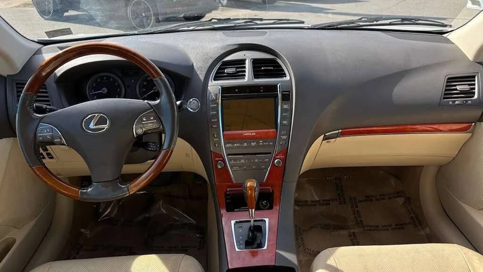 2011 Lexus ES 5th Gen - Image 16 of 20