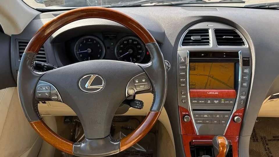 2011 Lexus ES 5th Gen - Image 15 of 20