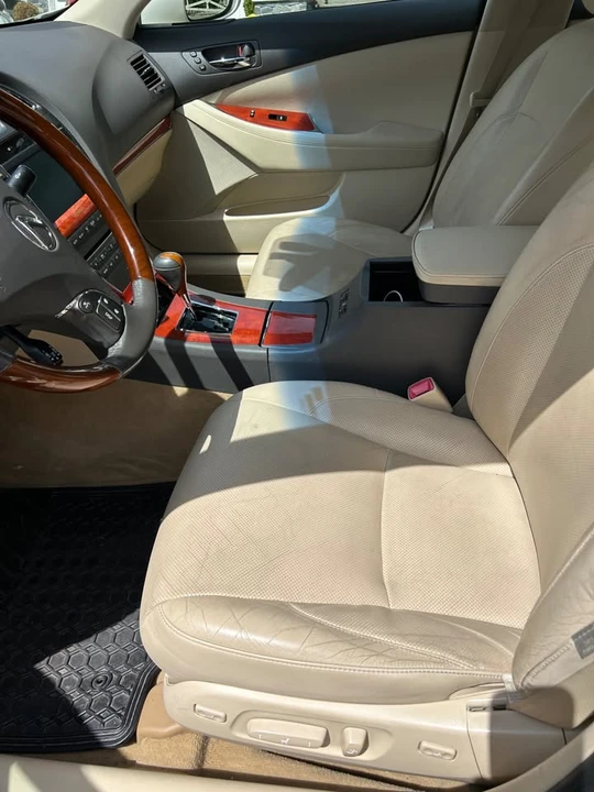 2011 Lexus ES 5th Gen - Image 8 of 10
