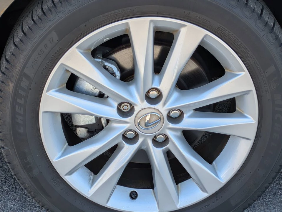 2011 Lexus ES 5th Gen - Image 11 of 21