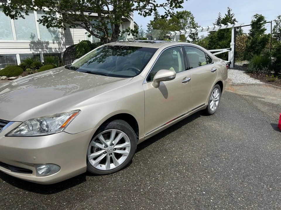 2011 Lexus ES 5th Gen - Image 4 of 10