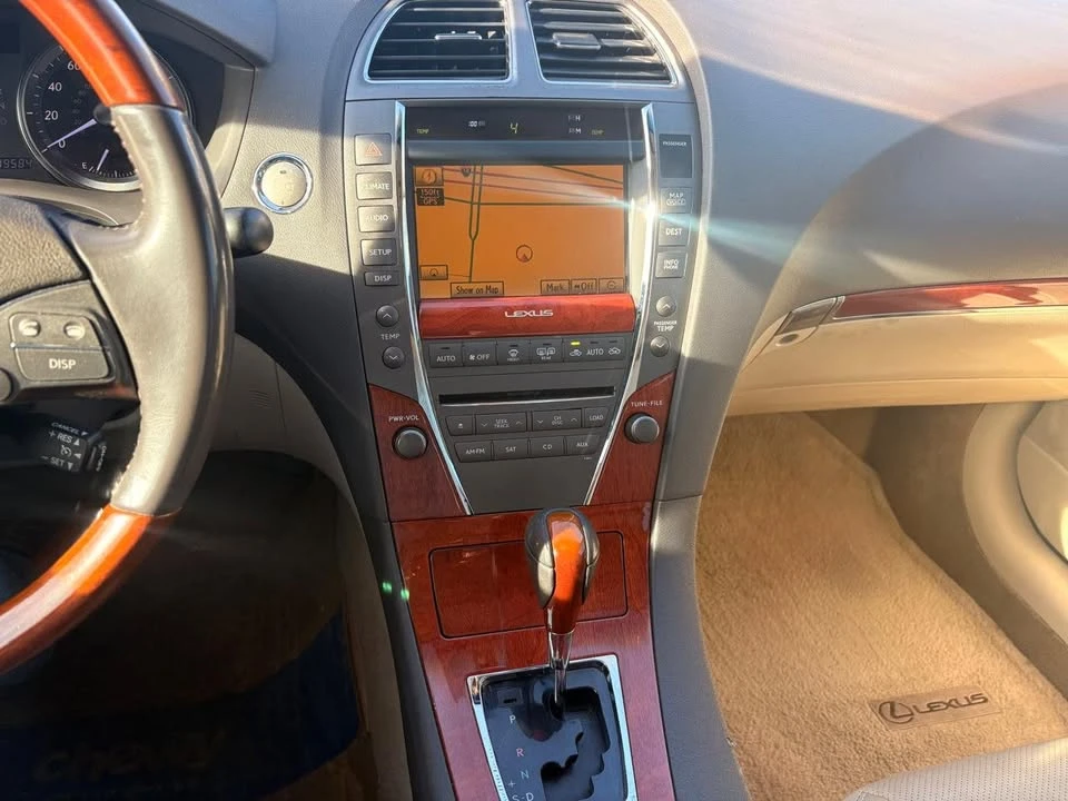 2011 Lexus ES 5th Gen - Image 12 of 13