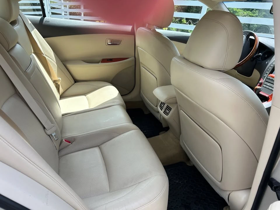 2011 Lexus ES 5th Gen - Image 7 of 10