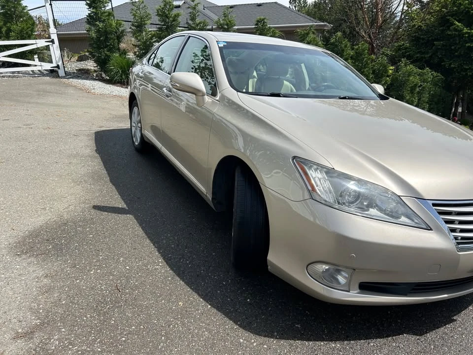 2011 Lexus ES 5th Gen - Image 5 of 10