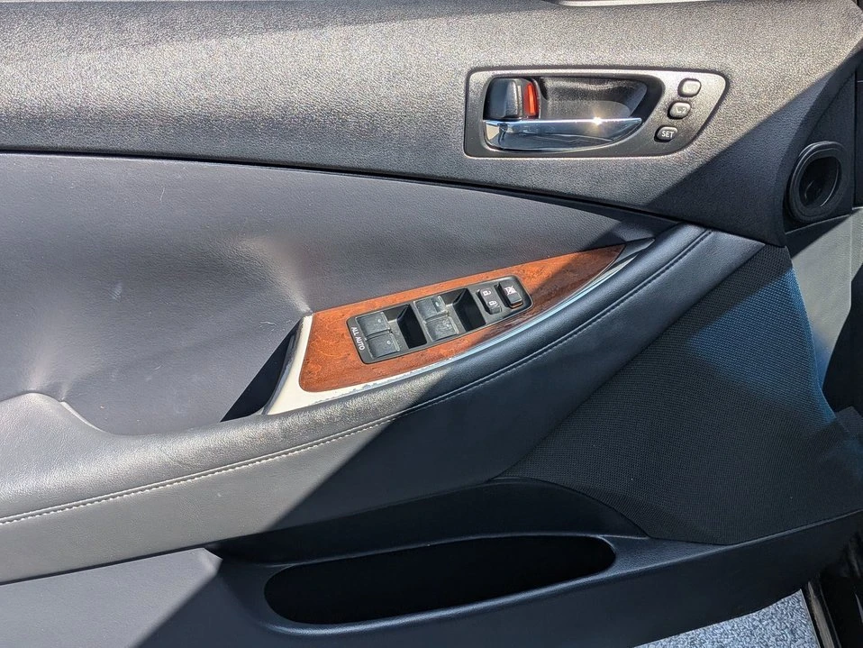 2011 Lexus ES 5th Gen - Image 12 of 21