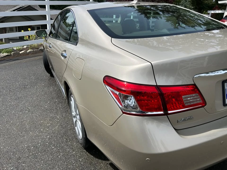 2011 Lexus ES 5th Gen - Image 3 of 10