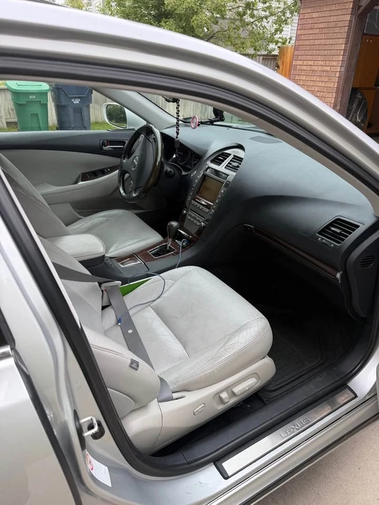 2011 Lexus ES 5th Gen - Image 5 of 8