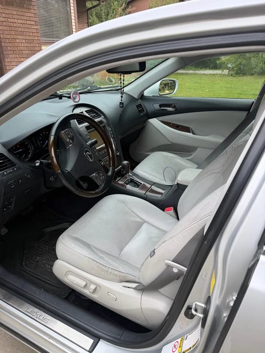2011 Lexus ES 5th Gen - Image 4 of 8