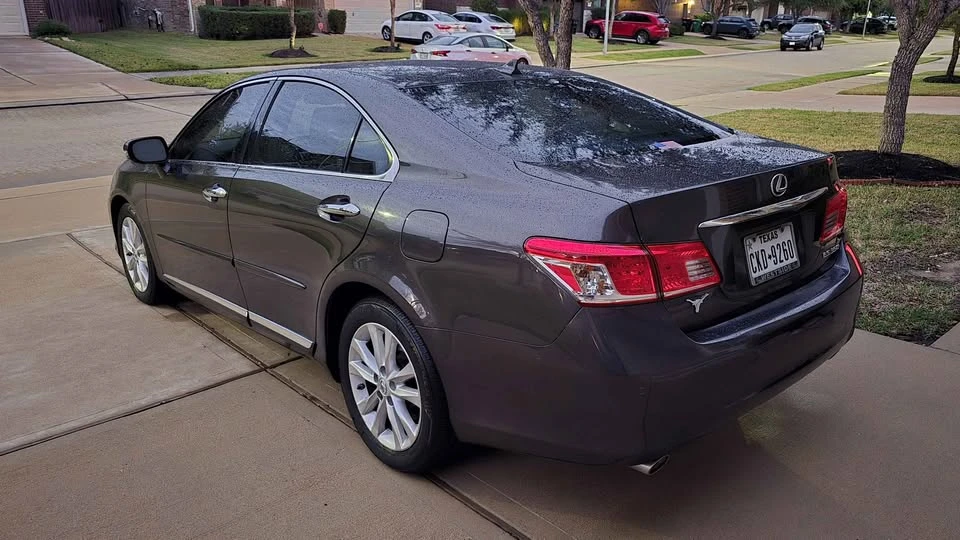 2011 Lexus ES 4th Gen - Image 2 of 14