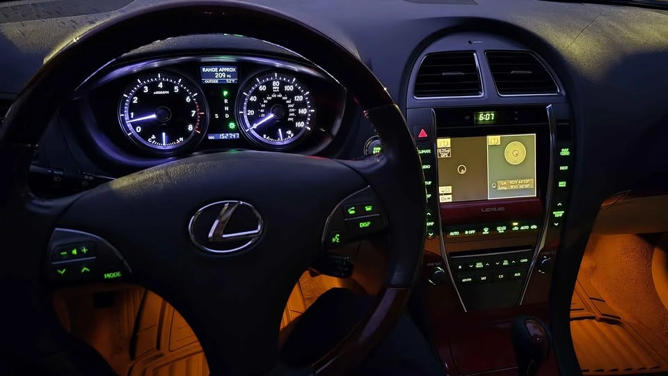 2011 Lexus ES 4th Gen - Image 6 of 14