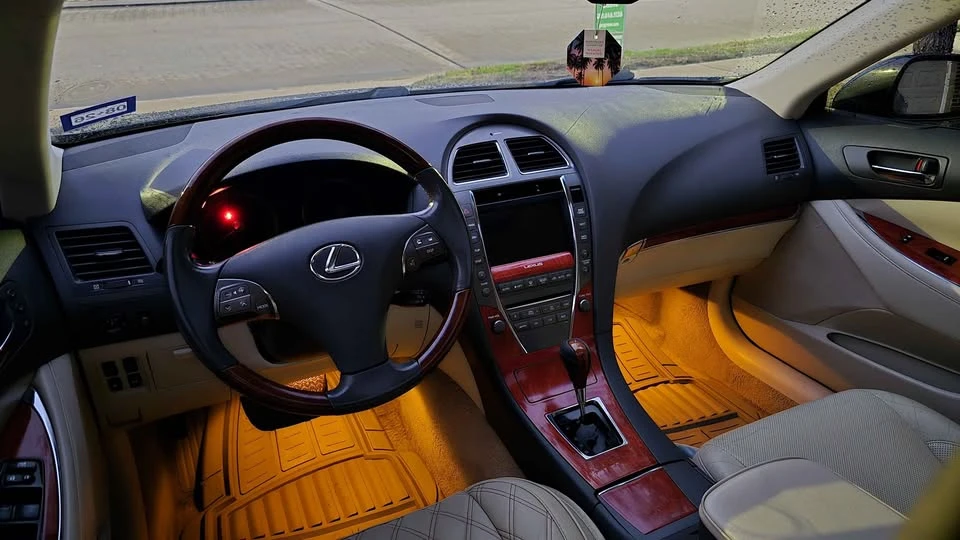 2011 Lexus ES 4th Gen - Image 8 of 14