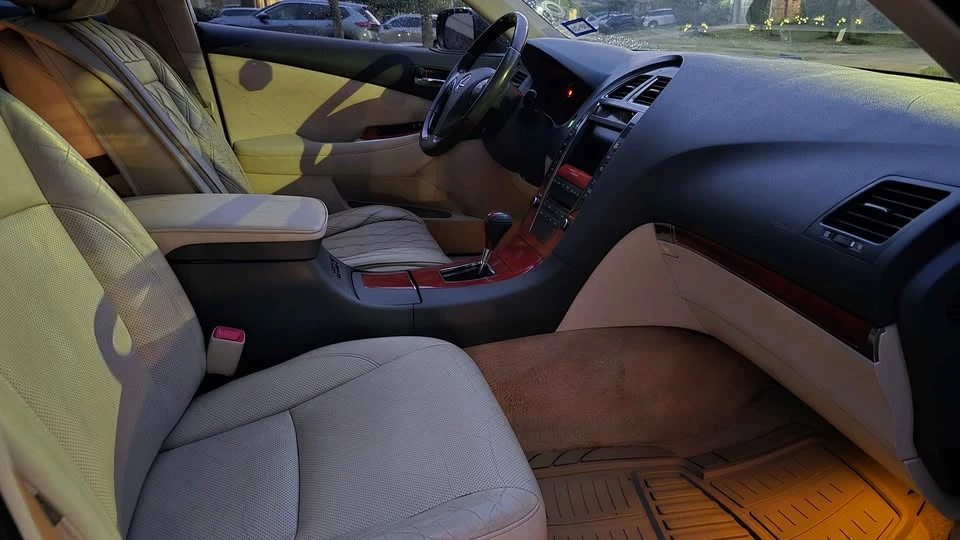 2011 Lexus ES 4th Gen - Image 10 of 14