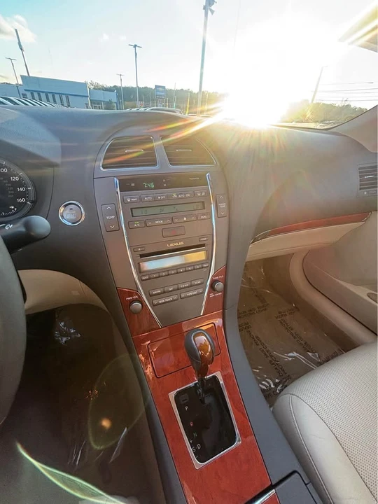 2011 Lexus ES 5th Gen - Image 7 of 12