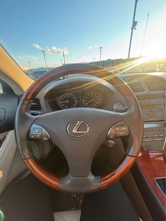 2011 Lexus ES 5th Gen - Image 5 of 12